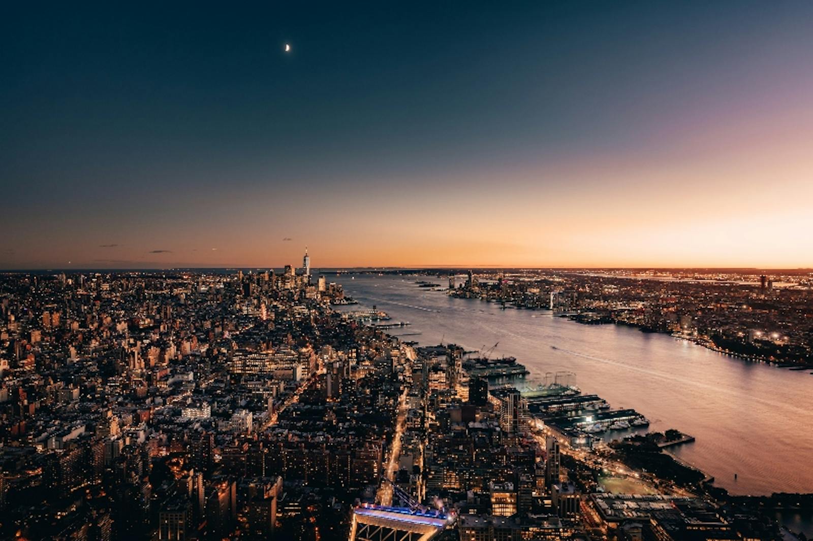 Vista panoramica dall'Edge NYC su Manhattan al tramonto